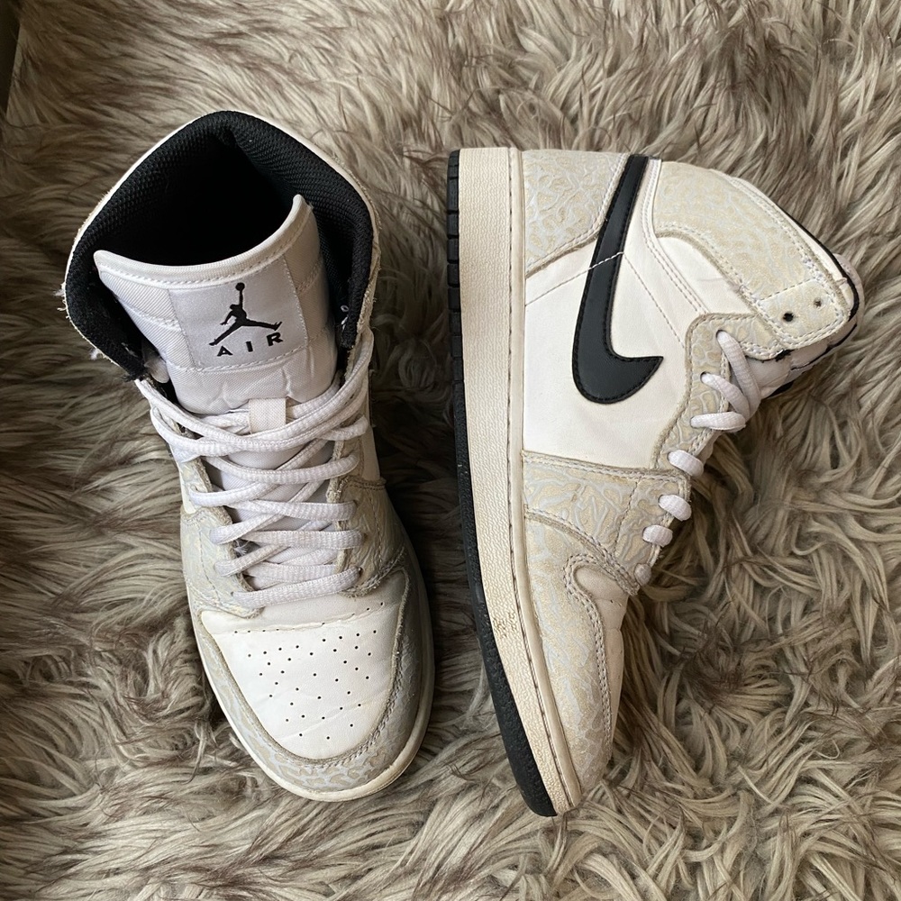 Nike Air Jordan Air Retro 1 Hi off-White Neutral Sneakers